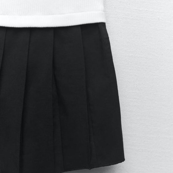 BNWT ZARA TOP WITH CONTRASTING HEM BLACK AND WHITE ASYMMETRIC NECKLINE SMALL - Picture 8 of 8